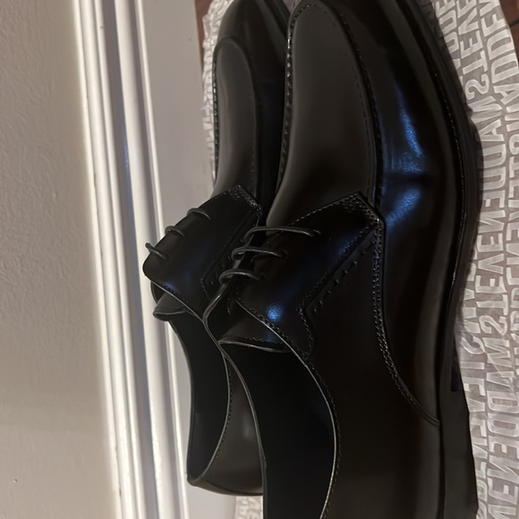 Men’s dress shoes standard width - Picture 2 of 5